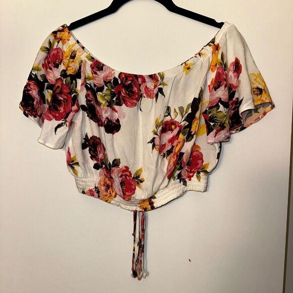 Kendall & Kylie Women’s White Pink Floral Flowy Boho Crop Top Medium NWOT - Picture 1 of 7